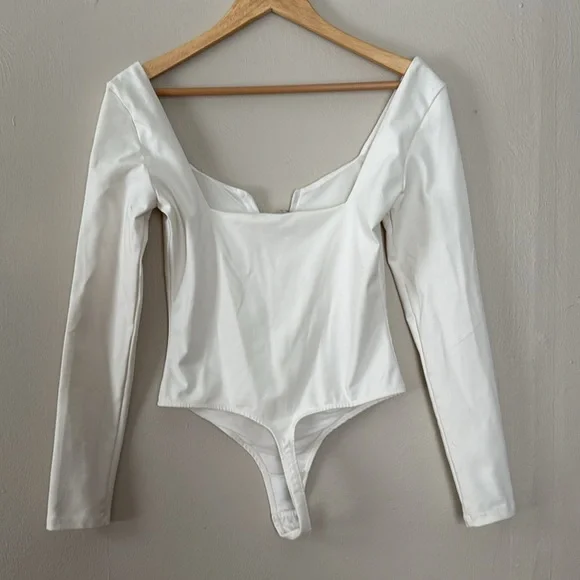 NWOT white Free People V notch bodysuit small - Picture 4 of 5